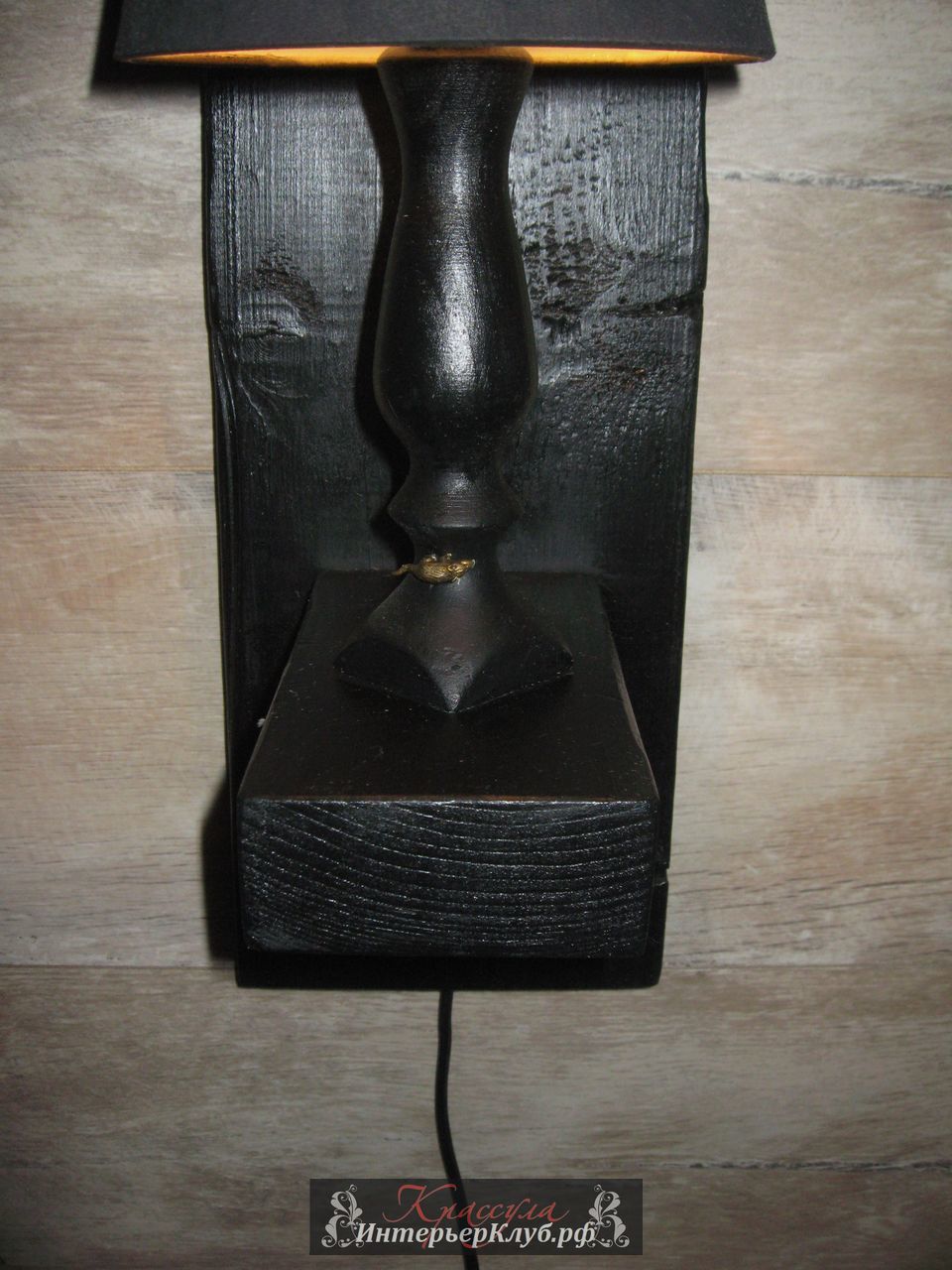 104 Светильник Око - амбарная доска, с элементами декора, цвет черный - золото. Эксклюзивные светильники ручной работы