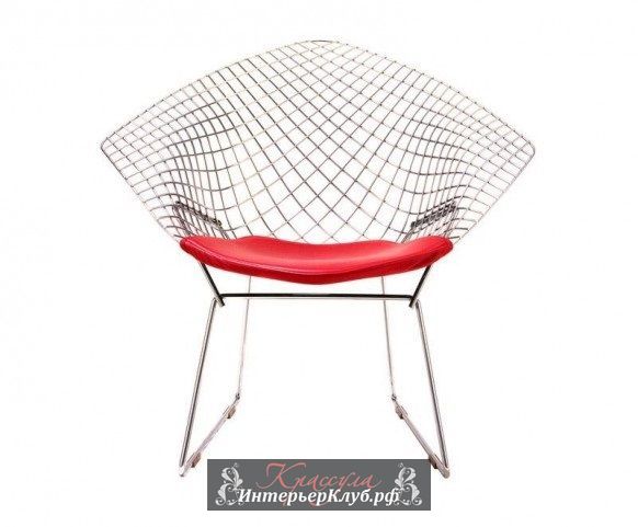Кресло Алмаз - дизайнер Гэрри Бертойя (Harry Bertoia)  Эти кресла сделаны в 1950-х годах, кресло Diamond стал экспериментальным продуктом гениальной дизайнерской мысли дизайнера Harry Bertoia, который занимался объектами из свариваемого металла и играл с ним в различных формах. Он решил сделать практически применимые предметы мебели, так родился Алмаз.