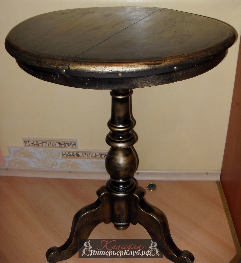 Старинный круглый стол, реставрированный старинный стол