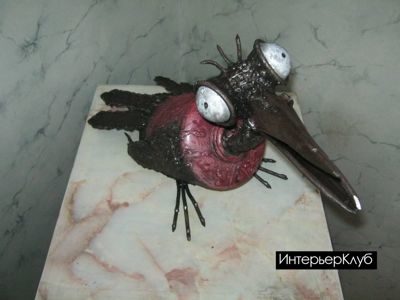 Птица скульптура из металлолома