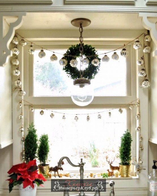 32 Новогодняя гирлянда для окна из елочных шаров, идеи новогодней гирлянды своими руками