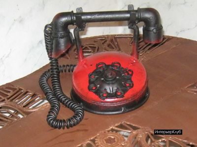 Телефон из металлолома
