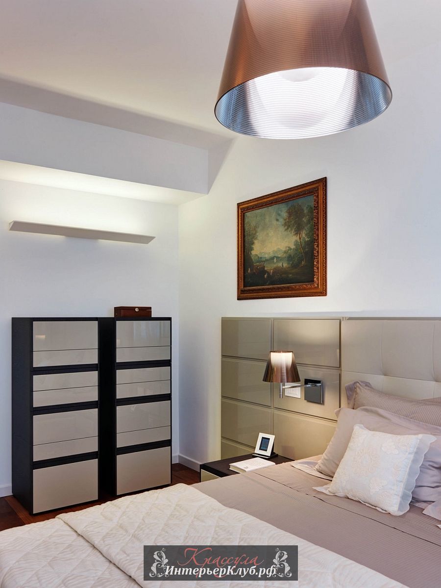 Элегантный итальянский декор и освещение в изысканном интерьере спальни