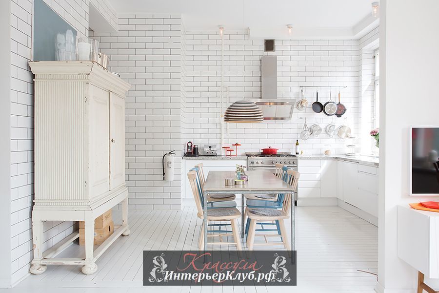 Уютная и свежая кухня в скандинавском интерьере с шебби шик акцентами - винтажный кухонный шкаф для посуды в белом