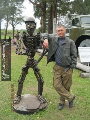 Дровосек скульптура из металлолома и его создатель Андрей Николаев